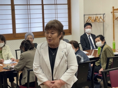 懇談会質問中の中村千葉南法人会女性部会長 懇談会質問中の中村千葉南法人会女性部会長