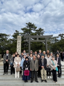 参加者全員で記念撮影(出雲大社にて) 参加者全員で記念撮影(出雲大社にて)
