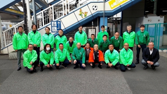 上記JR蘇我駅街頭にて参加者全員で記念撮影 上記JR蘇我駅街頭にて参加者全員で記念撮影