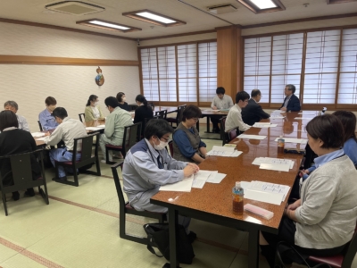 「定額減税源泉事務パートII」についての研修受講中の源泉部会員 「定額減税源泉事務パートII」についての研修受講中の源泉部会員