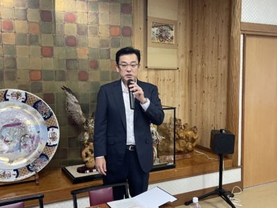懇談中の佐藤千葉南税務署長 懇談中の佐藤千葉南税務署長