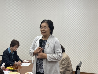 懇談中の水野女性部会副部会長 懇談中の水野女性部会副部会長
