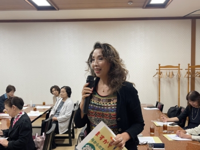 懇談中の飯島千葉南間税会幹事 懇談中の飯島千葉南間税会幹事