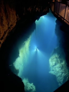 龍泉洞のドラゴンブルー 龍泉洞のドラゴンブルー