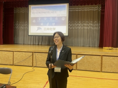挨拶中の紫雲千葉市立おゆみ野南小学校長 挨拶中の紫雲千葉市立おゆみ野南小学校長