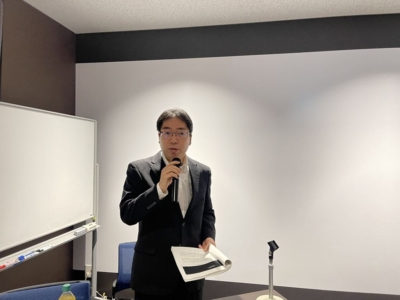 第1部税務研修会で説明中の臼井千葉南税務署副署長 第1部税務研修会で説明中の臼井千葉南税務署副署長